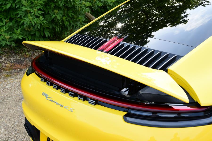 Детали экстерьера Porsche 911 Carrera 4S (992) 2019 года  (UK) (фото 35 из 40)